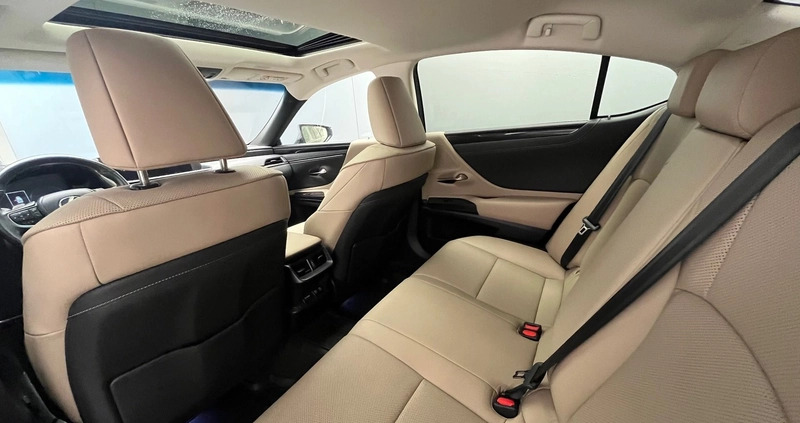 Lexus ES cena 154900 przebieg: 39535, rok produkcji 2018 z Racibórz małe 191